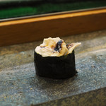 寿司栄 - トラフグの軍艦、少し炙って...