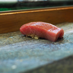 寿司栄 - 中トロの握り