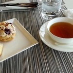 名前不詳ケーキ４００円　+　アールグレイティー６００円