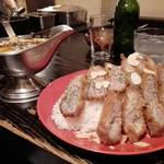 カレー屋アカマル - 豚肩ロースカツカレー￥1300炙りチェダーチーズ￥100ハートランドビール￥500