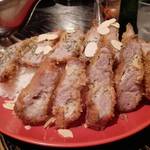 カレー屋アカマル - 豚肩ロースカツカレー￥1300炙りチェダーチーズ￥100ハートランドビール￥500