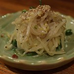 味わい酒場 - お通しは豆腐にもやしナムル