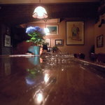 サーティーナイン - 良く手入れさて、磨きこまれたカウンター