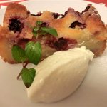 トラットリア 29 - 「チェリーのトルタにリコッタのクリーム添え」：マンマの親しみ易さに、貴婦人の風格！