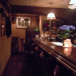 サーティーナイン - こじんまりとした店内はマスターの城