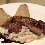 コリス - 焼いたフォアグラ  バターライスの上に  今日は焼き林檎添え。