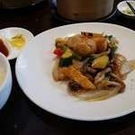 真 - ランチメイン、烏賊とホタテのオイスター炒め