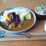 サヤマ ヒストリー カフェ - 博物館カレー(サラダ・ヨーグルト付き)　￥1080