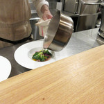 ラ・トラース - カウンター前の調理風景(2018.1月上旬)