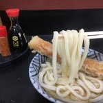 うどん さか枝 - ずっしり重さのある麺
      うどんは粉が命
      さぬきの夢らしい
      良いものは取り込んでいくスタイル
      老舗うどん店なのに凄い！
      本当はネギも天カスも不要なくらいの極上の麺
      写真映えの為にだけに乗せて撮る食べロガー