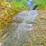 鮮笑 - 吉田の白糸の滝 遥か上は見えない位高いです