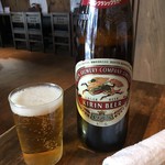 やきとん くう - 「瓶ビール」大瓶。580円也。