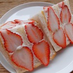 81878863 - いばらキッス贅沢イチゴサンド（1,800円）