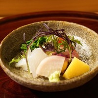 むろい - ☆向付 金目鯛、紋甲烏賊、赤蕪