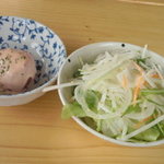 Auru - 日替わりランチ　小鉢とサラダ