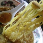 アサヒ軒 - 中華そばの麺リフトアップ
