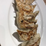 中国料理 麟 - 焼き餃子 皮が分厚くてジューシーなタイプ