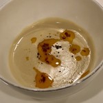 レストラン 桂姫 - Soupe  春キャベツのクリームスープ　イベリコチョリソーのアクセント