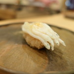 鮨　仙八 - 八代の白魚を桜の葉っぱで蒸して