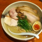 臥龍 - 肉麺＋味玉半分（2017年5月）