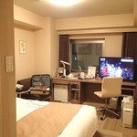 ダイワロイネットホテル - シングルルーム(入口から)；シングルとしては広めな居室です @2018/02/17