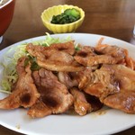 椎名食堂 - 意外と厚切りの柔らかいお肉、甘辛味