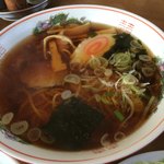 椎名食堂 - ラーメンは、昔の普通のしょうゆ味。