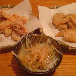 鳥専 一保 - からあげ900円・オニオンサラダ200円