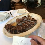 Wolfgang's Steakhouse by Wolfgang Zwiener Waikiki - Ｔボーン二種類の肉が楽しめる