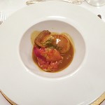 綱町三井倶楽部 - 築地市場から届いた鮮魚をビスクソースで