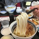 こだわり手打ちうどん 山 - ずっしり重たい多加水麺
            ぽっちゃり麺で冷だと硬さがある
            さぬきの夢を混ぜたブレンドが絶妙
            麺の味は粉で決まる