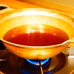 鴨と醸し 鼓道 - 鴨鍋用の金の鍋　美しい〜(*´Д｀*)