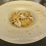リッチ - ポルチーニと色々キノコのクリームソース　フェデリーニ