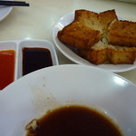 錦選香港特極點心 - 表面はサクサク中はモチモチ＆とろとろ、2種のソースで楽しむ大根餅RM5.5