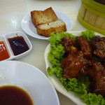 錦選香港特極點心 - みっしり詰まったお肉の食感、骨の周りの旨味に濃密な甘辛タレが絡む、排骨RM13.0