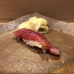 うを徳 - 氷見 めじまぐろ 藁焼き（握り）