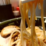 つけ麺屋　ちっちょ - 小麦の香り高い麺、レモンも合います。