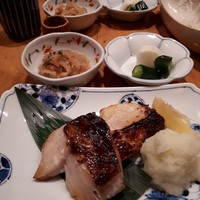 伊豆の旬 やんも 南青山店 - とろあこう粕漬焼き　(めぬけ)
