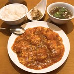 中華バル SABUROKU360 - 【2017年11月】エビチリ定食＠980円、提供時。