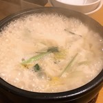 中華バル SABUROKU360 - 【2017年11月】鶏煮込み白湯麺のアップ、グツグツでアツアツです。