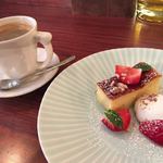 本日のデザート アーモンドとリコッタチーズのケーキ。