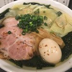 Ramen Kadoya - 三陸わかめラーメン／わんたん／煮玉子