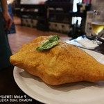 トラットリア エ ピッツェリア アミーチ - Amici特製揚げピッツア