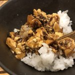 だいだいや - 紅い豆腐をご飯にかけて食べました