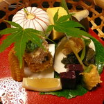 まとの - 青もみじが鮮やか、八寸です。