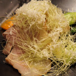 ダルマット - ヤングコーンと三元豚。ヤングコーンのヒゲ沢山。