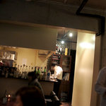 ダルマット - 1F。かなり薄暗い。ここでスイーツを頂く。