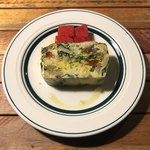 BARU 竹末 - お通し：具だくさんオムレツと赤い大根の酢漬け