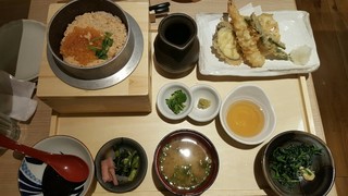 五穀 - いくらと鮭の釜飯天ぷら定食