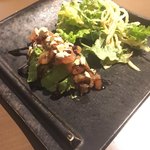 藤沢 日本酒×肉バル 来酒 - アボカドのバルサミコサラダ600円